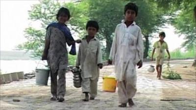 Children search for clean water in Pakistan