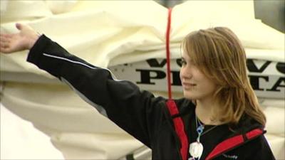 Laura Dekker sets sail