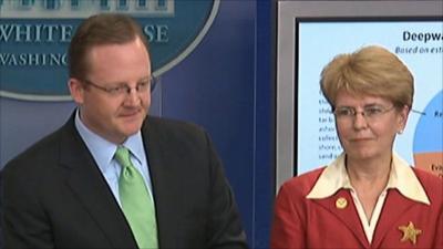 White House Press Secretary Robert Gibbs and NOAA Administrator Jane Lubchenco