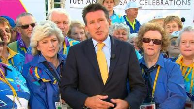 Lord Coe with Sydney Olympic volunteers