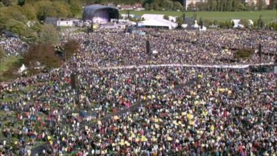 Crowds waiting to see the Pope