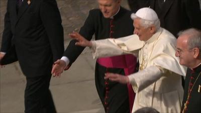 Pope Benedict arrives in Twickenham