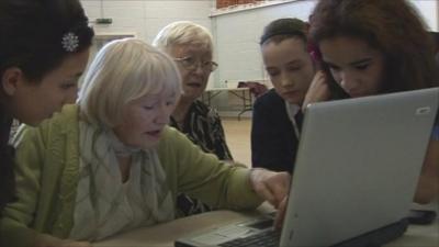 Pupils show pensioners how to use the internet