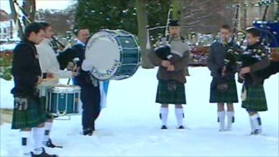 French pipe band playing in Scotland