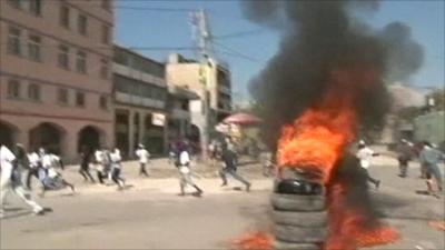 Protesters set tyres on fire