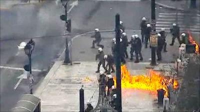 Petrol bomb explodes in Athens