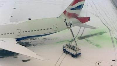 Despite attempts to de-ice, most planes remained grounded at Heathrow