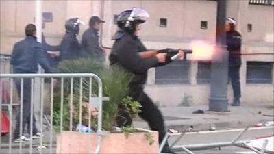 Police fire tear gas in Tunis