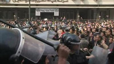 Police and protesters fighting in the streets of Cairo