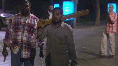 Men in Cairo with weapons