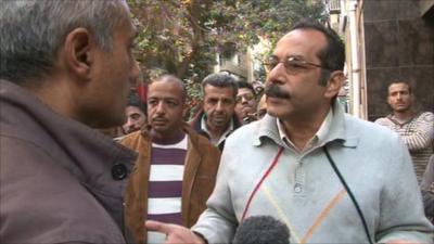 George Alagiah speaks to pro-Mubarak protesters