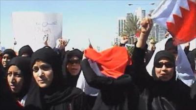 Protesters in Pearl Square