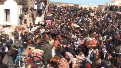 A huge crowd of refugees