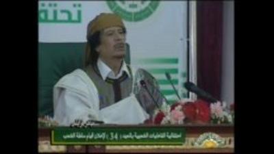 Gaddafi addresses supporters in Tripoli