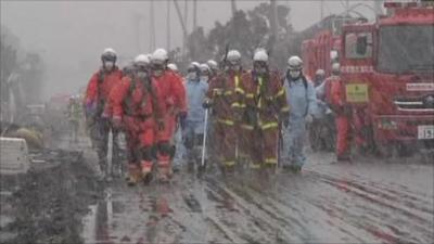 Rescue teams in the snow