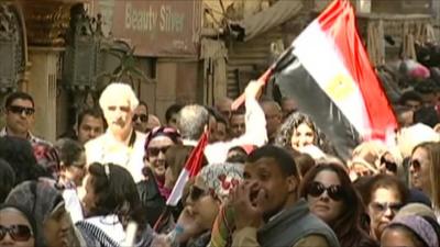 Voting queues and Egyptian flags