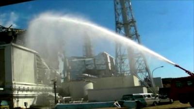 Water cooling damaged nuclear reactor