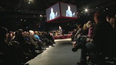 Ed Miliband addressing audience in Nottingham