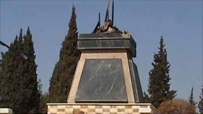 Empty plinth in Deraa