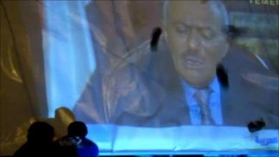 Shoes thrown at image of President Ali Abdullah Saleh