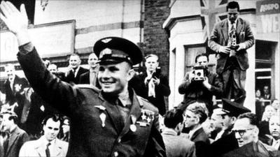 Yuri Gagarin driving through Manchester