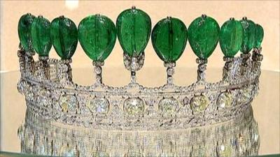 Emerald and diamond tiara