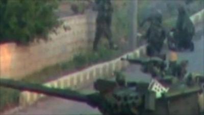 Tank purportedly in Deraa taken from social media footage