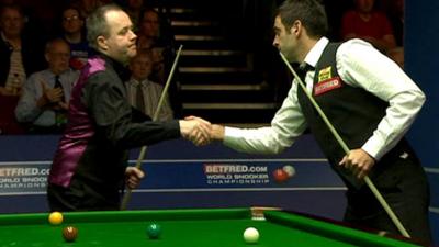 Ronnie O'Sullivan shakes the hand of opponent John Higgins