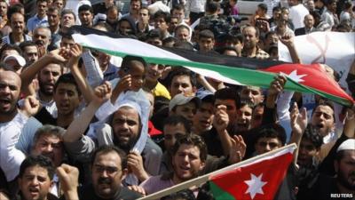 Jordanians protest on the Syrian border in solidarity with the people of Deraa