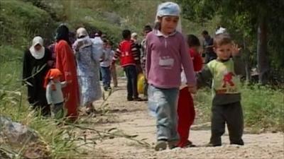 Syrian refugees crossing border into Lebanon