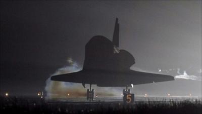 Associated Press image of Endeavour landing