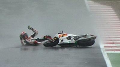 Marco Simoncelli crashes out