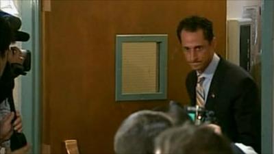 Anthony Weiner arriving at press conference