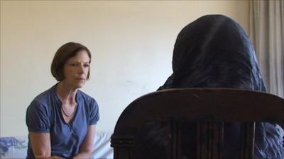 Syrian woman talking to Sue Lloyd-Roberts