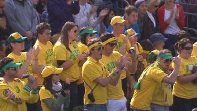 Fans enjoy special atmosphere of outside courts