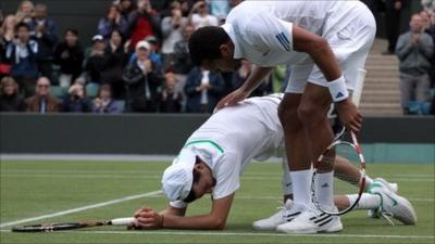 Jo-Wilfried Tsonga shows off his sporting side