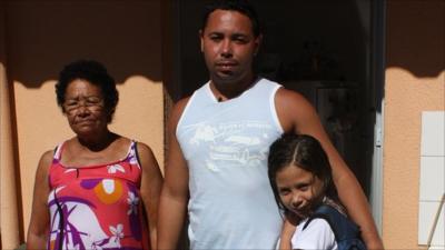 Cleyton Martins, his mother and his daughter