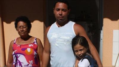 Cleyton Martins, his mother and his daughter