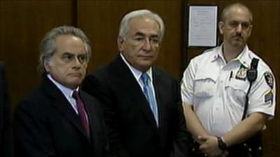 Dominique Strauss-Kahn in court (middle)