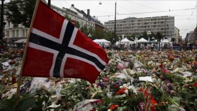 A Norwegian flag and flowers