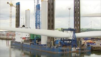 Sea jack with wind turbine