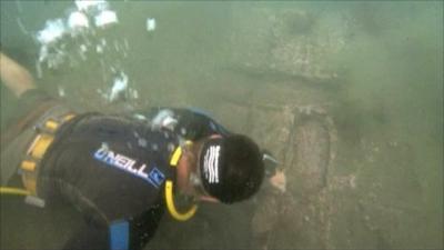 Archaeologists diving in the site where Captain Morgan's ships wrecked in Panama