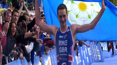 Alistair Brownlee celebrates winning the Hyde Park triathlon