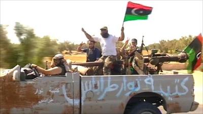 Rebel fighters head for Tripoli