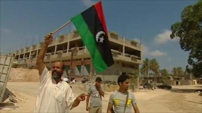 libyan holding flag