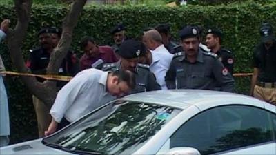 Pakistani officials inspect Shahbaz Taseer's car