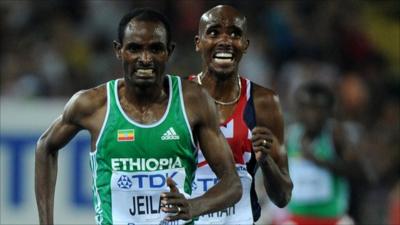 Ethiopia's Ibrahim Jeilan runs ahead of Britain's Mohammed Farah