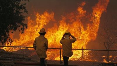 Firefighters in the US state of Texas are struggling to contain a huge wildfire