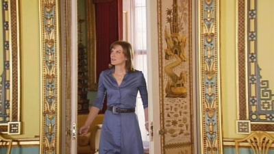 Fiona Bruce enters the centre room