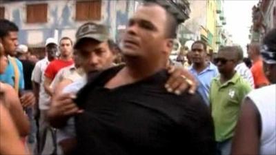 Dissident being arrested in Havana